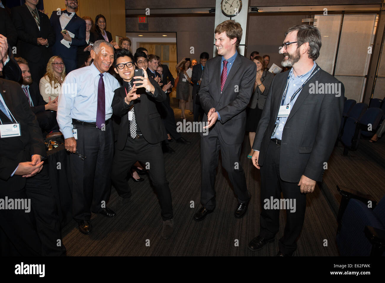 Science application hi-res stock photography and images - Alamy