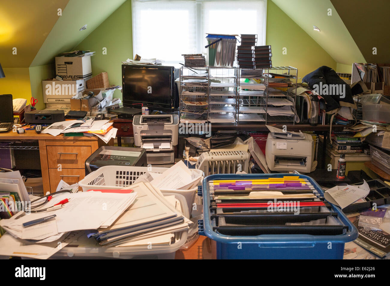 Messy residential home usa hi-res stock photography and images - Alamy
