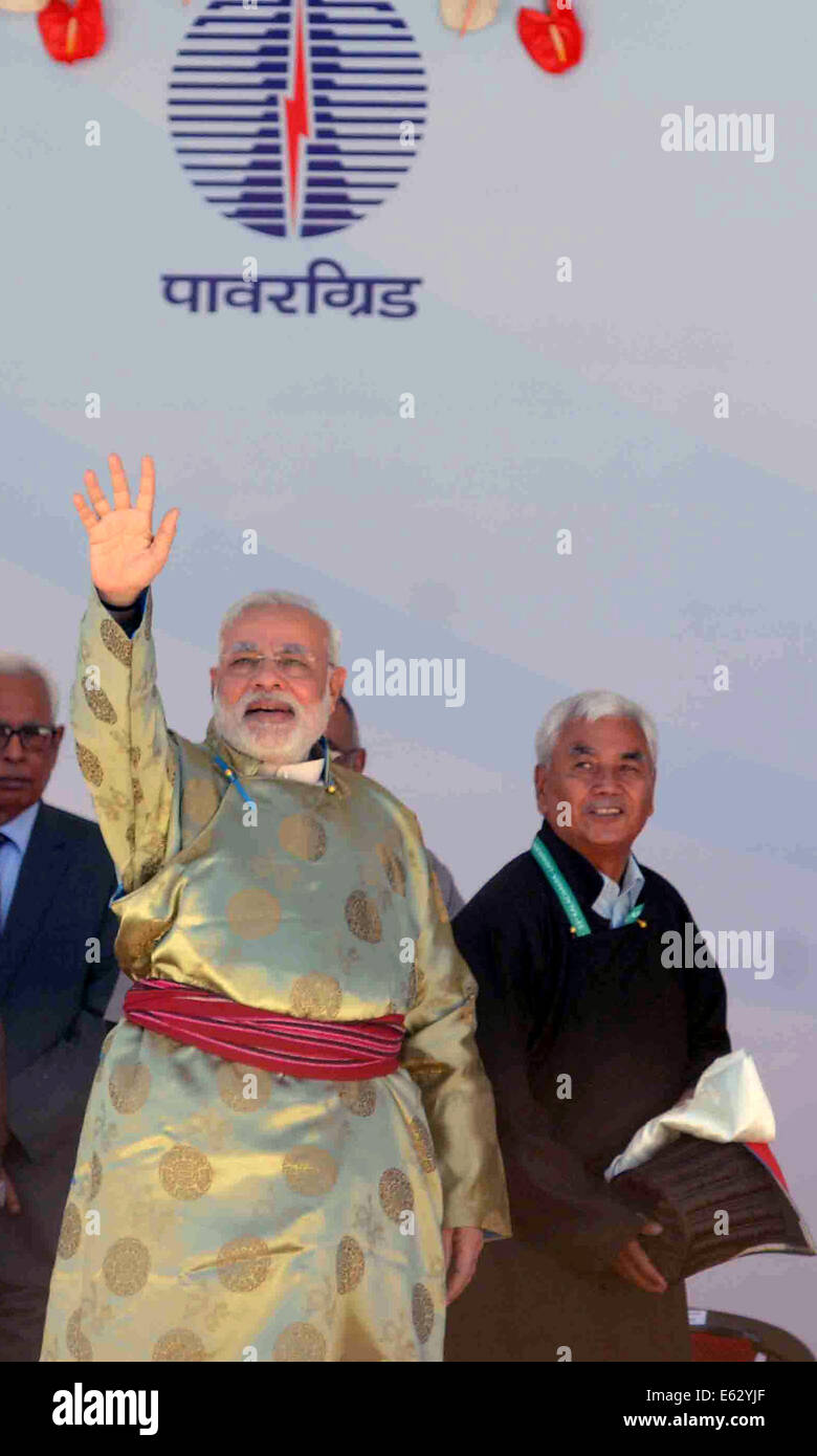 Leh. 12th Aug, 2014. Indian Prime Minister Narendra Modi gestures during the inauguration ceremony in Leh district of Indian-controlled Kashmir's Ladakh province, Aug. 12, 2014. Modi Tuesday visited the restive Indian-controlled Kashmir's Ladakh province to inaugurate two power projects at Leh and Kargil districts. © Stringer/Xinhua/Alamy Live News Stock Photo