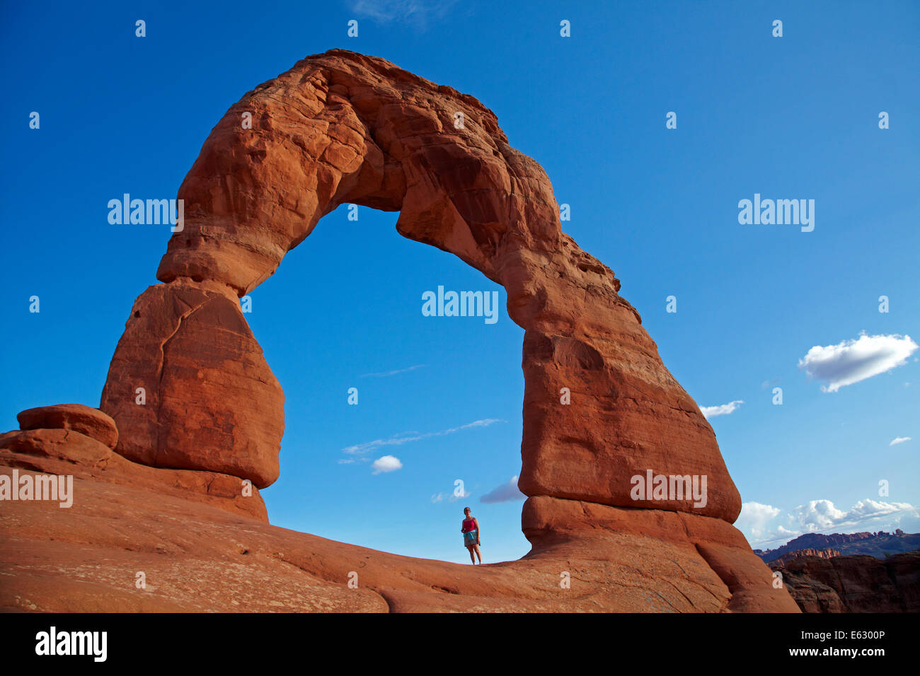 Delicate Arch (65 ft / 20 m tall iconic landmark of Utah), and tourist