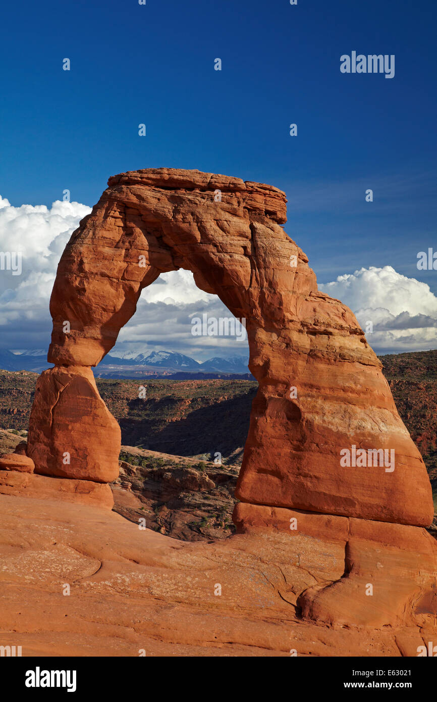 Delicate Arch (65 ft / 20 m tall iconic landmark of Utah), Arches National Park, near Moab, Utah, USA Stock Photo