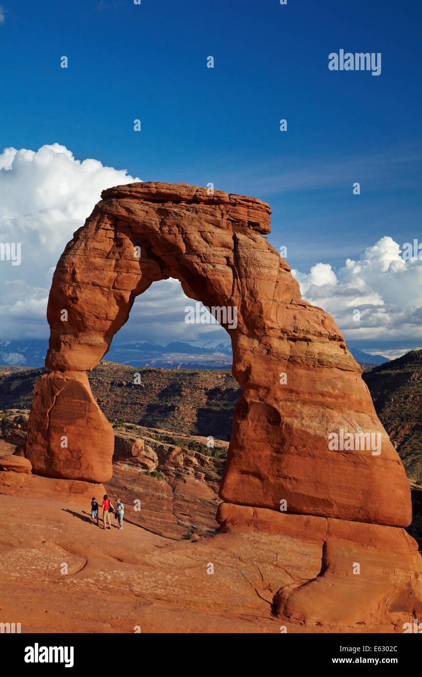 Delicate Arch (65 ft / 20 m tall iconic landmark of Utah), and tourists