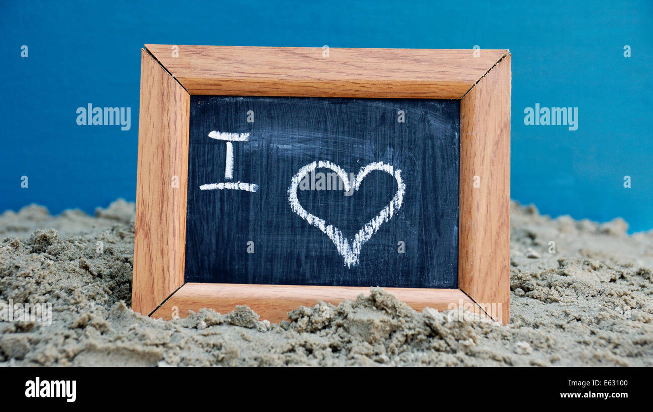 I love the beach written on a chalkboard at the beach Stock Photo - Alamy