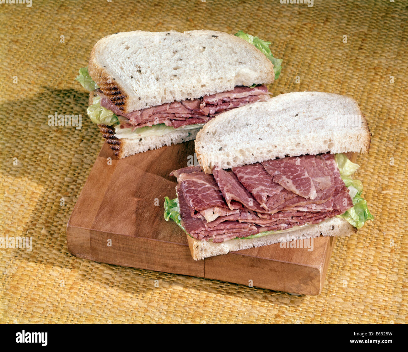CORNED BEEF SANDWICH ON RYE WITH LETTUCE Stock Photo Alamy