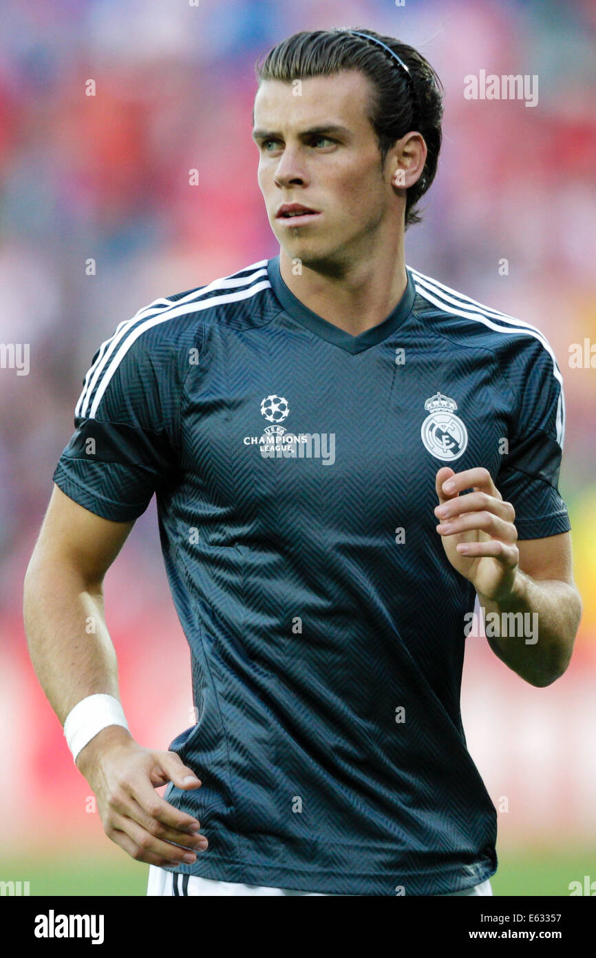 Cardiff, Wales. 12th Aug, 2014. UEFA Super Cup. Real Madrid CF v Sevilla FC. Real Madrid's Gareth BALE warms up Credit:  Action Plus Sports/Alamy Live News Stock Photo