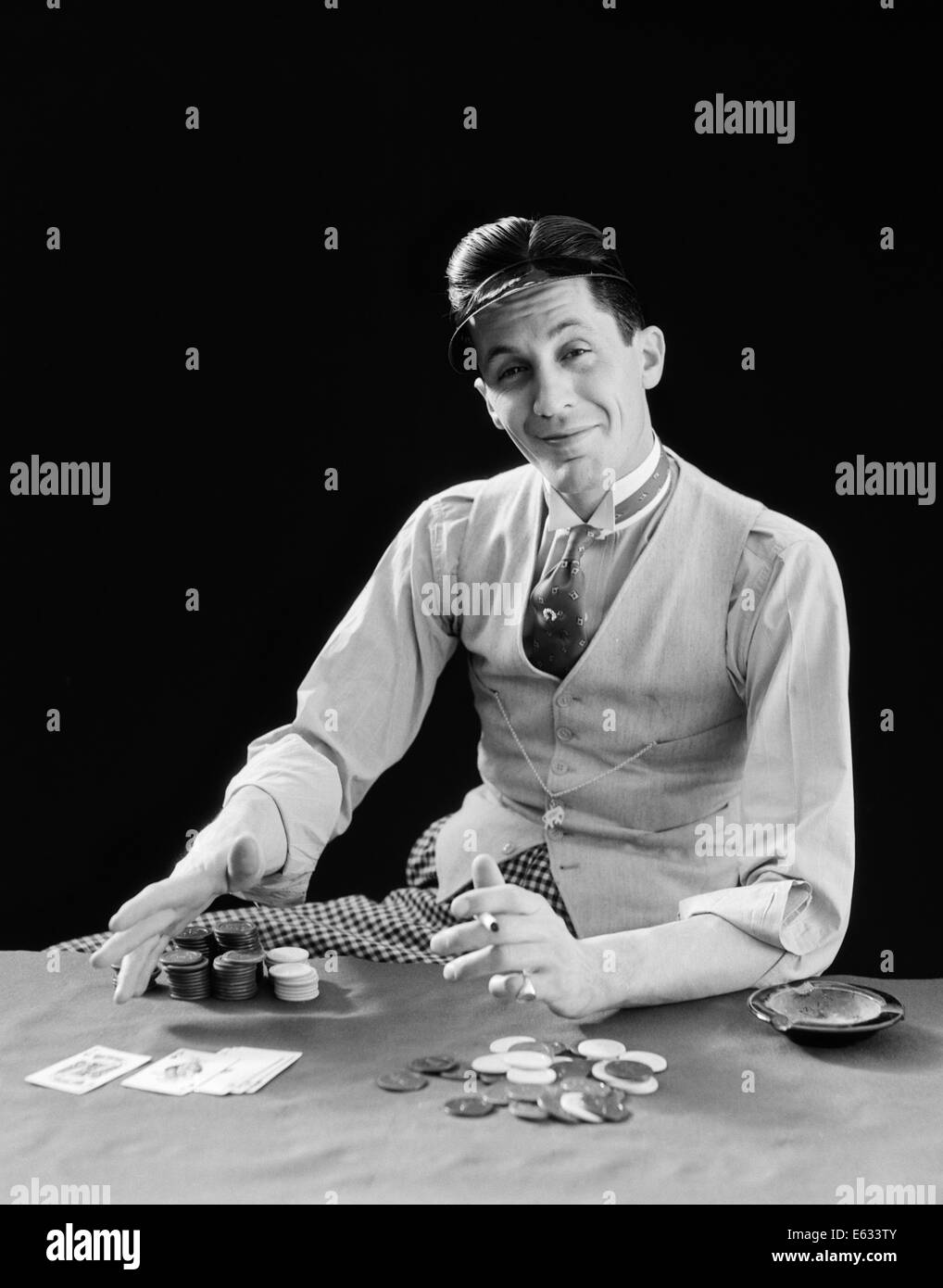 1910s 1920s CHARACTER MAN GAMBLER CARD SHARP SHARK SMILING WEARING Stock Photo: 72598315 - Alamy