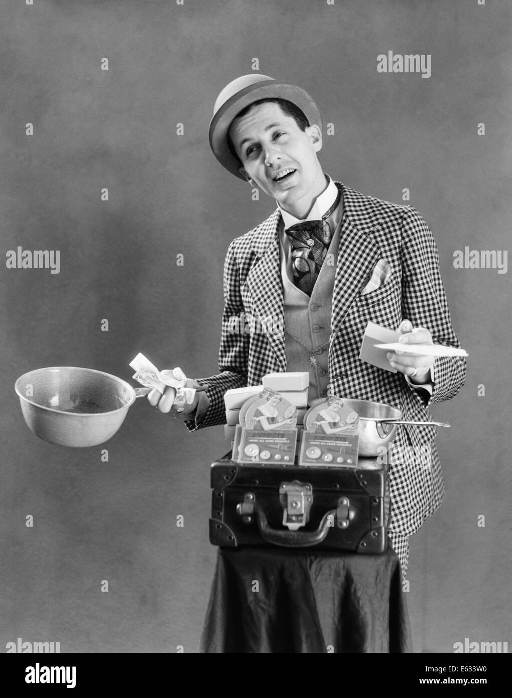 1910s 1920s CHARACTER CON MAN BARKER TRAVELING SALESMAN WEARING BOWLER HAT LOUD VAUDEVILLE TYPE CLOTHING SELLING