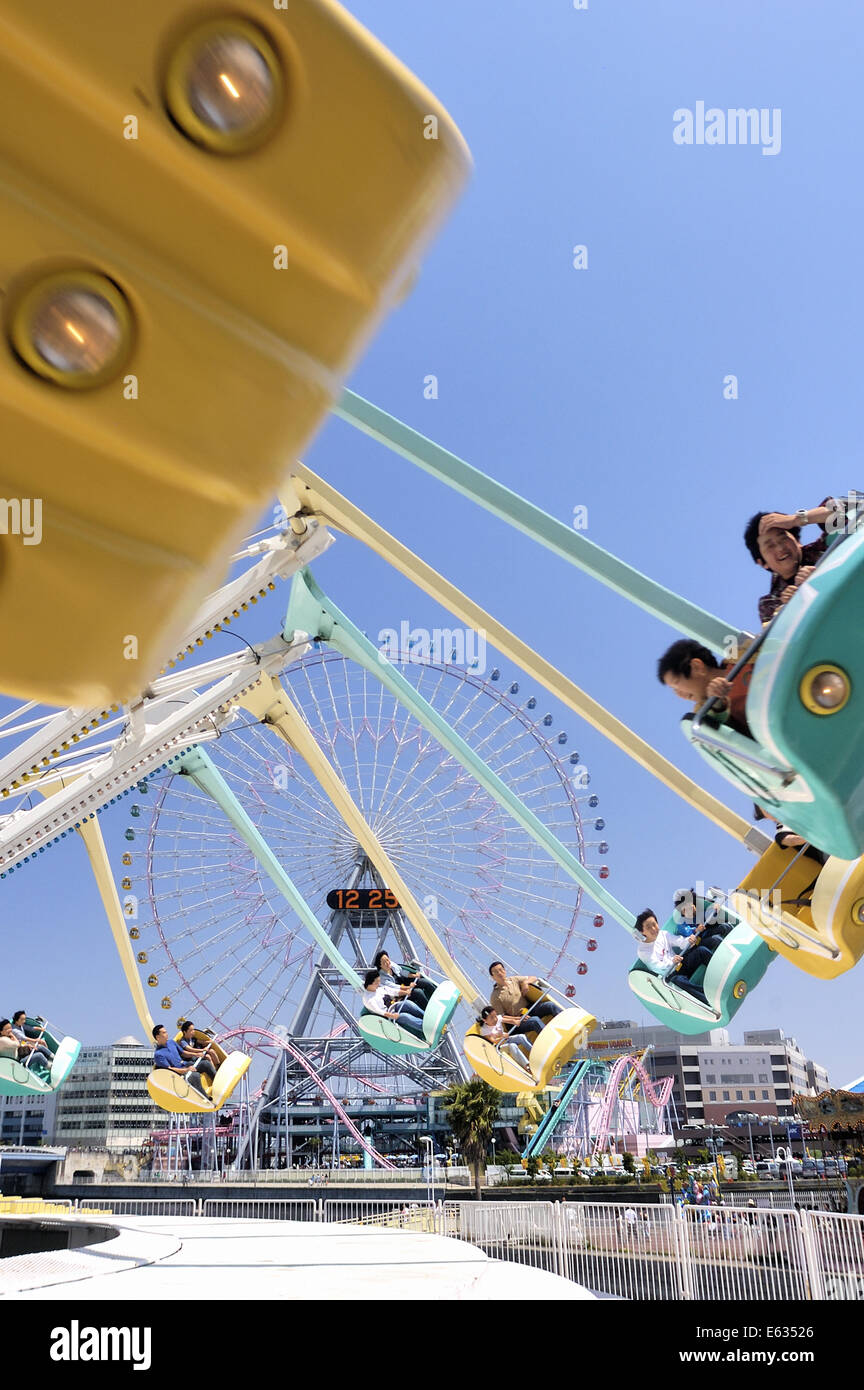 Spining Ride Japan spinning and dipping wheel, Yokohama, Japan Stock Photo - Alamy
