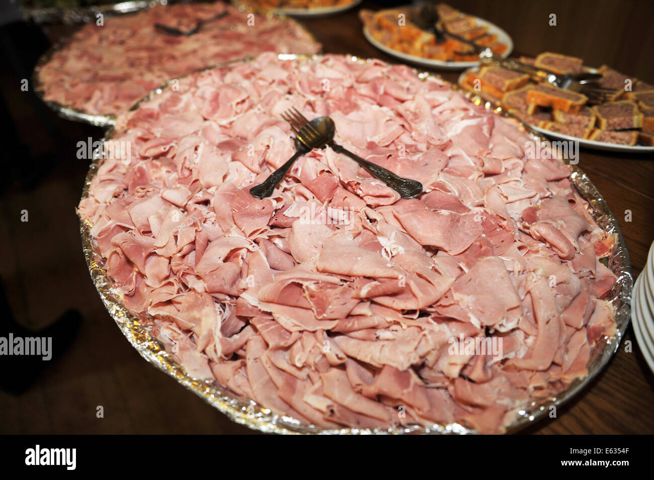 Very large plate of ham at a wedding buffet Stock Photo Alamy