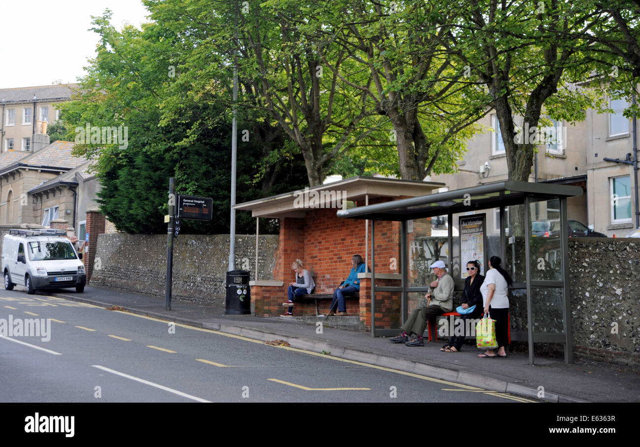 People waiting bus stops hires stock photography and images Alamy