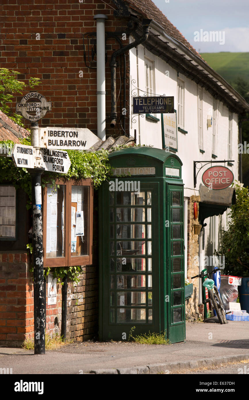 UK England, Dorset, Okeford Fitzpaine, listed green K6 phone box at village Post Office Stock Photo