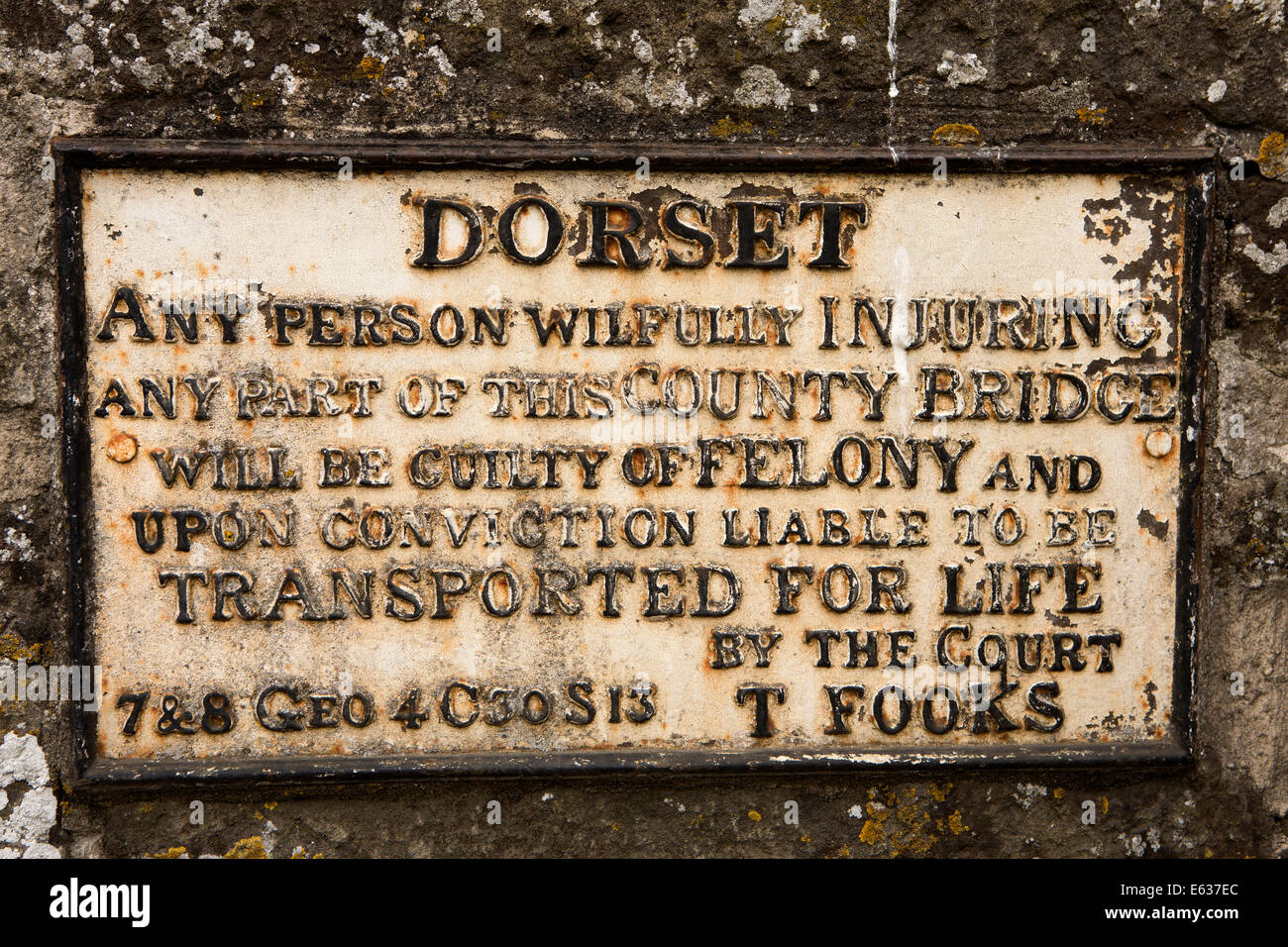 UK England, Dorset, Sturminster Newton, ‘transported for life’ warning sign on town bridge Stock Photo