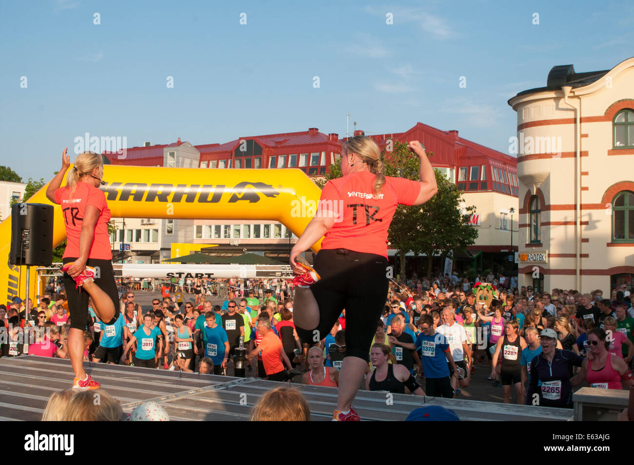 aerobics demonstration exercise exercising to music dance keep fit