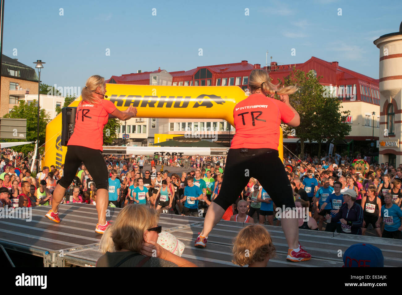 aerobics demonstration exercise exercising to music dance keep fit