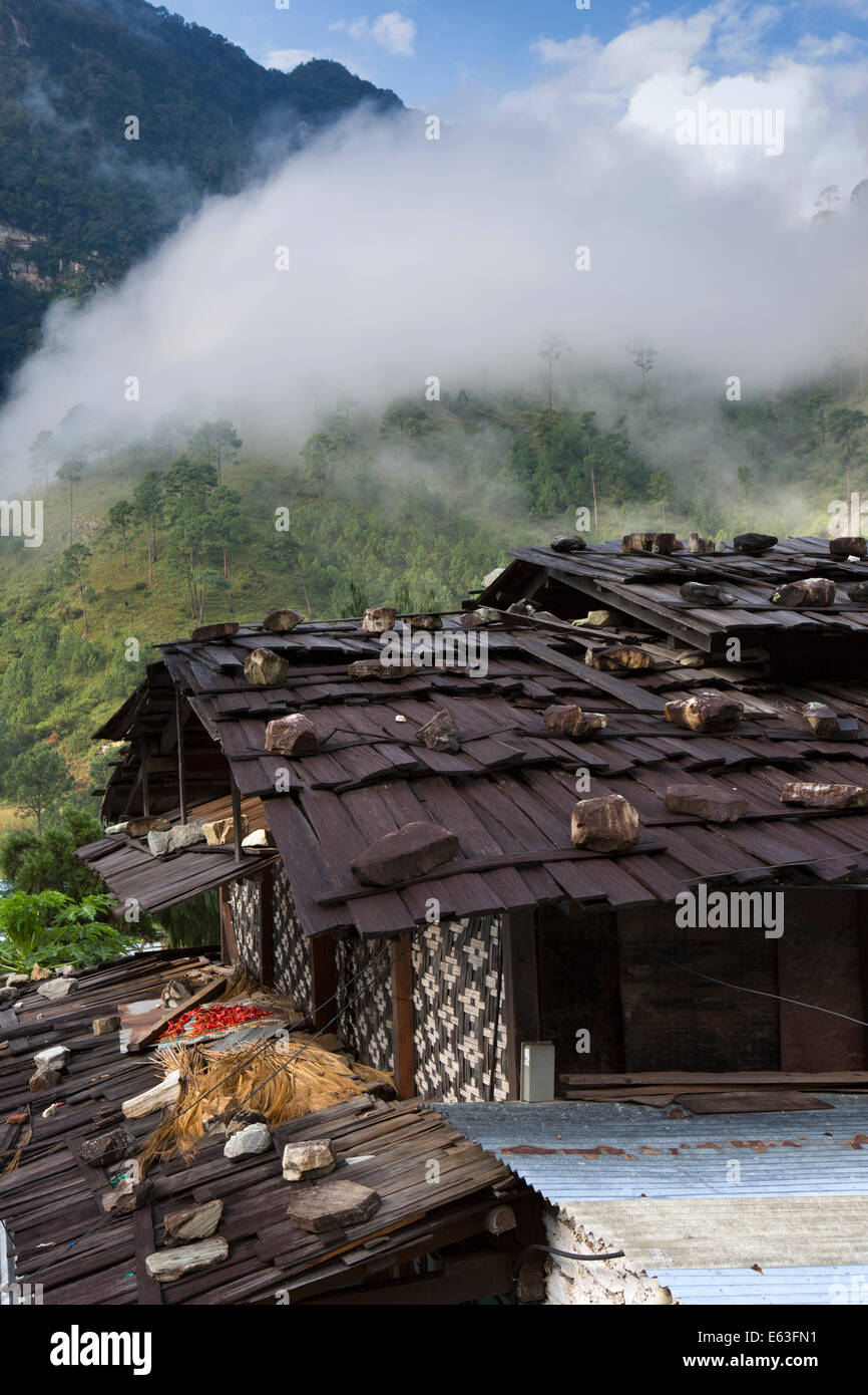 Eastern Bhutan, Lhuentse Valley Autsho, traditional wooden roof, weighed down with heavy stones Stock Photo