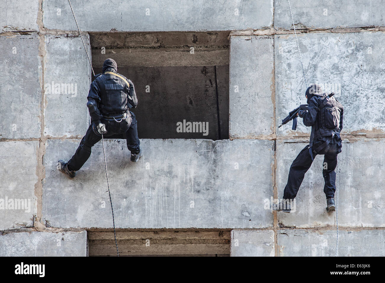 Scared Rappeller Army Tactical soldier hi-res stock photography and images - Alamy