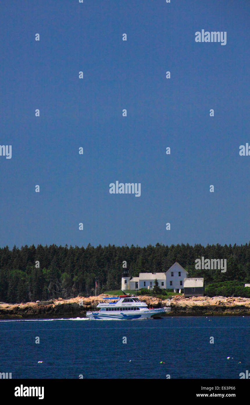 Tour Boat and Winter Harbor Lighthouse, Schoodic Peninsula, Acadia National Park, Maine, USA Stock Photo