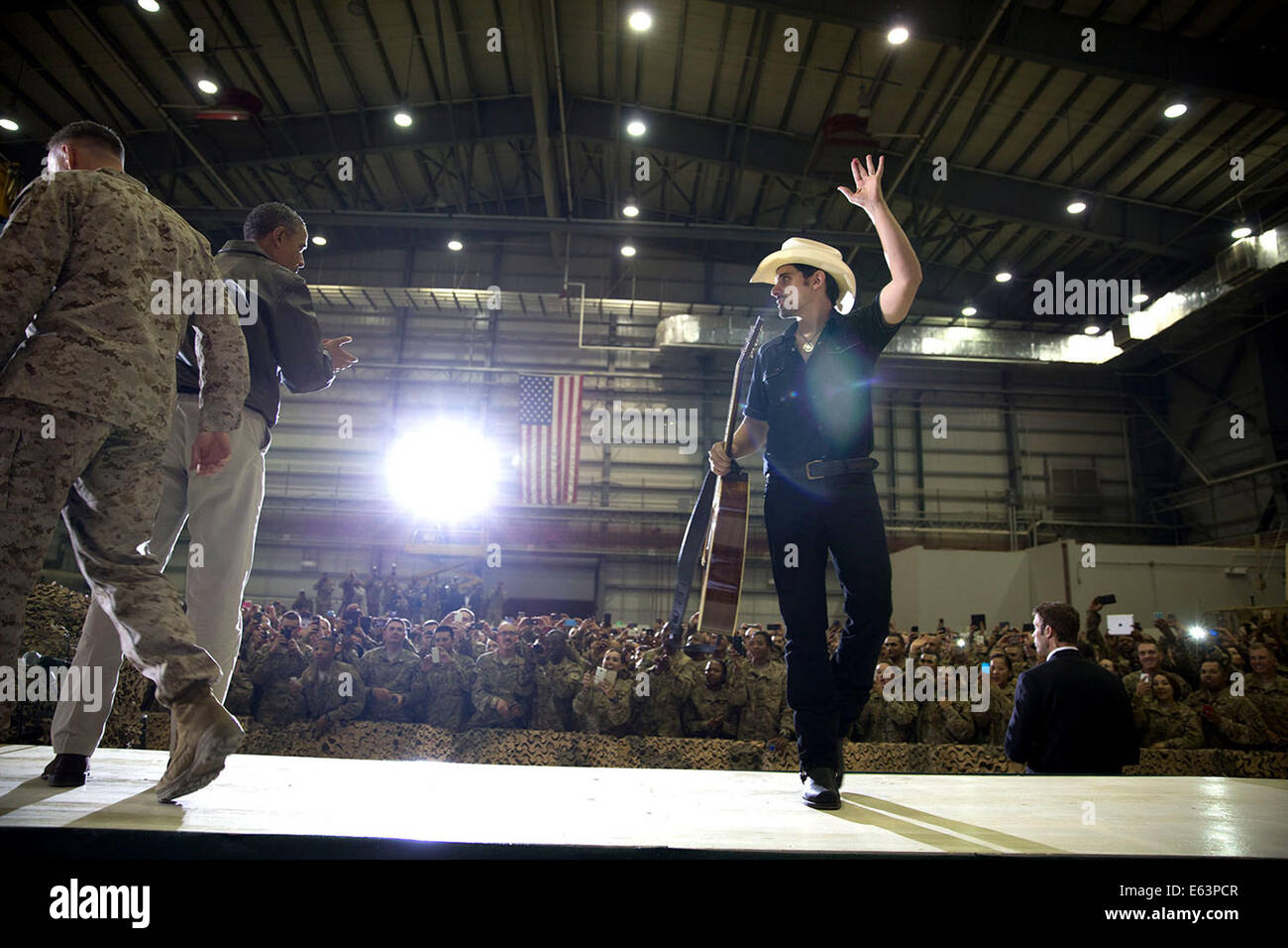 Country singer Brad Paisley leaves the stage as President Barack Obama and Gen. Joseph F. Dunford, Jr, Commander of International Security Assistance Force and United States Forces-Afghanistan arrive to address U.S. troops during a rally at Bagram Airfiel Stock Photo