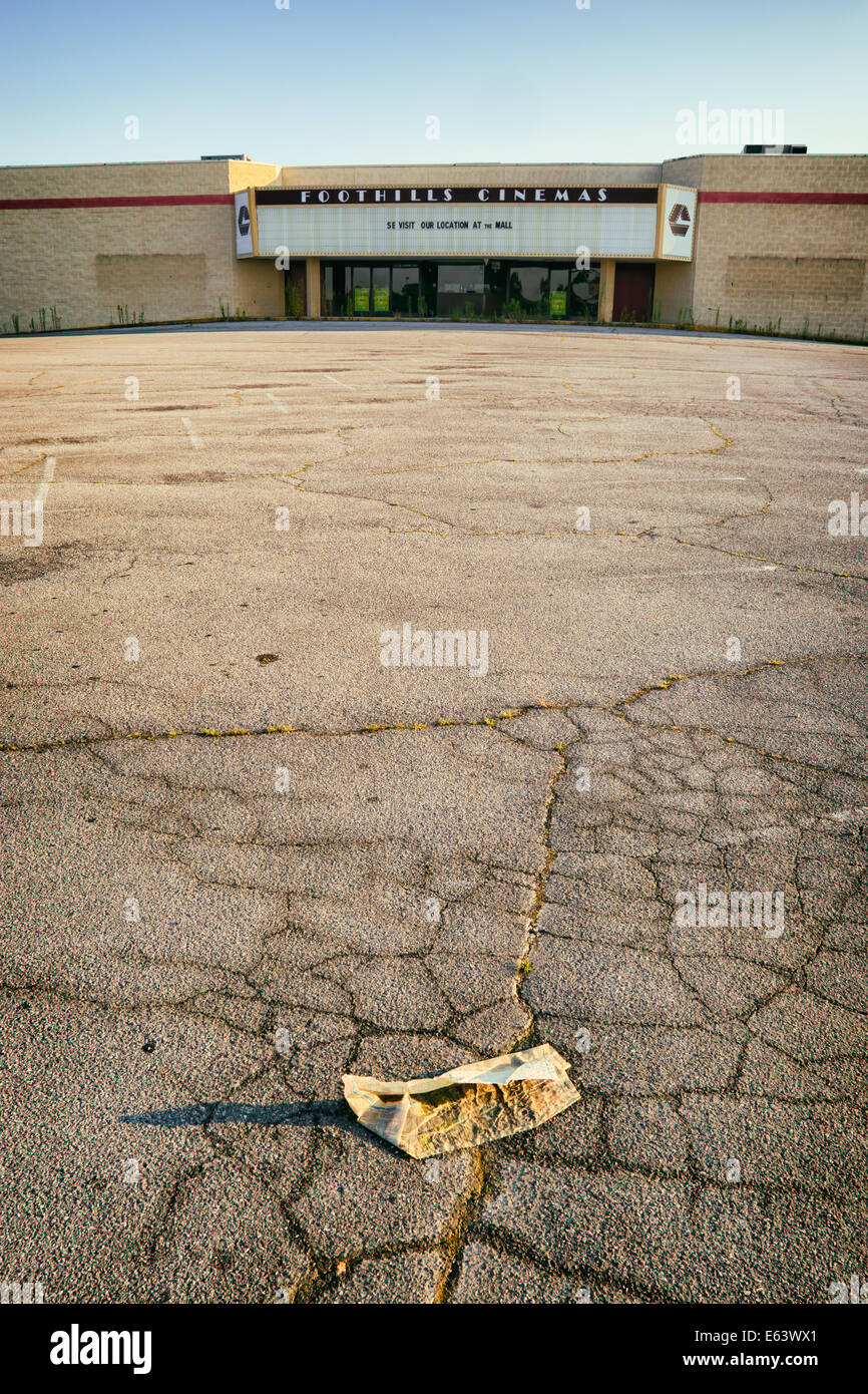 Empty parking lot hi-res stock photography and images - Alamy