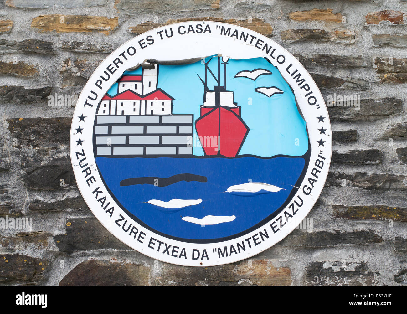 Sign tu puerto es tu casa mantenlo limpio (your home port, keep it clean) Getaria. Gipuzkoa, northern Spain, Europe Stock Photo