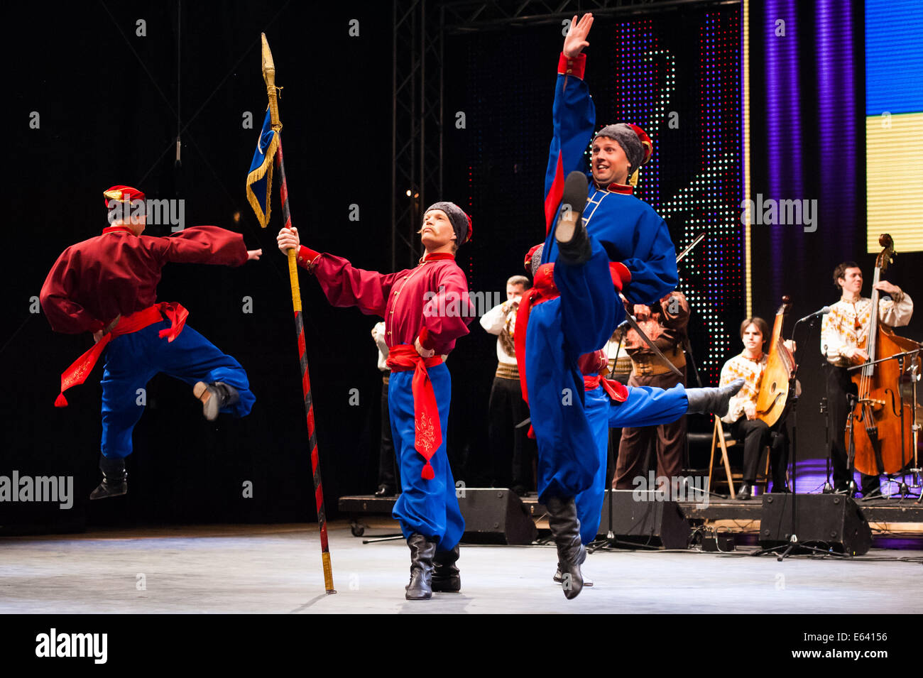 Ukrainian folk dance hi-res stock photography and images - Alamy