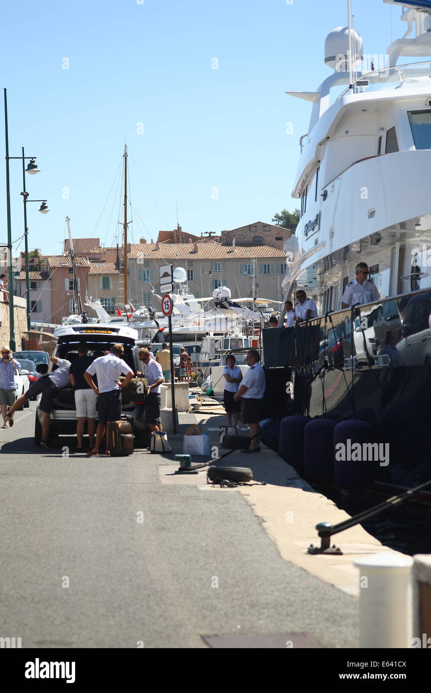 disembarking a private yacht in st tropez harbour Stock Photo - Alamy