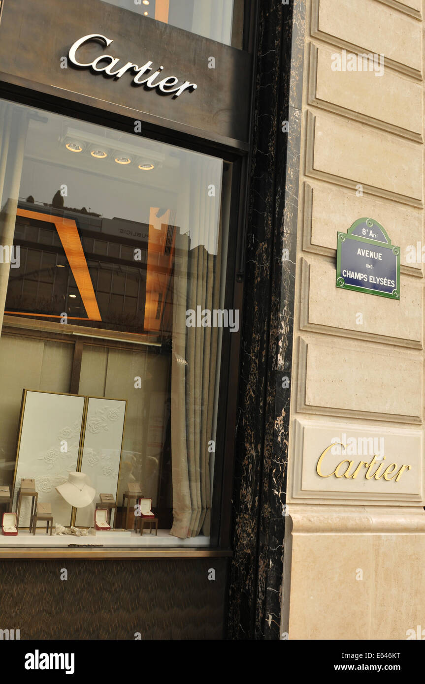 Cartier necklace hi res stock photography and images Page 3 Alamy