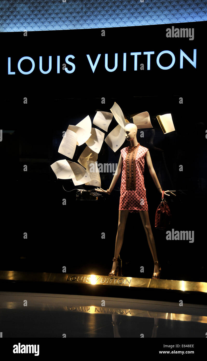 DUBAI - OCTOBER 15, 2014: Shop Window Of The Louis Vuitton Store. Louis  Vuitton Is A French Fashion House, One Of The World's Leading International  Fashion Houses Stock Photo, Picture and Royalty