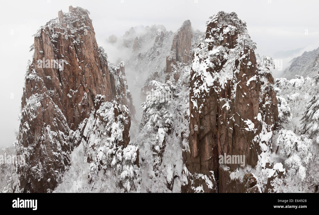 Snow, Huangshan or Yellow Mountains, Anhui Province, China Stock Photo