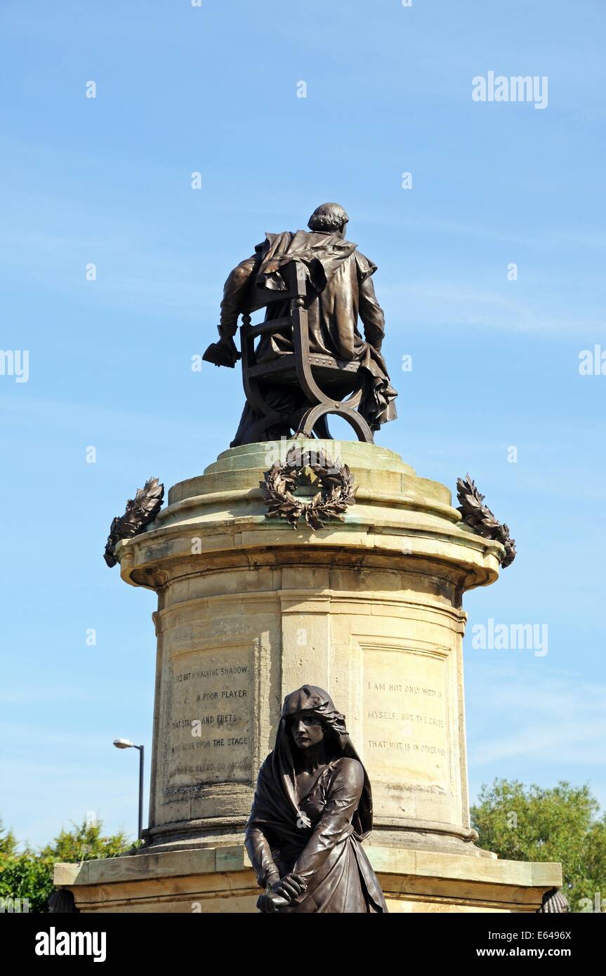 Statue of William Shakespeare sitting on top of the Gower Memorial with Lady Macbeth in the foreground, Stratford-upon-Avon, UK. Stock Photo