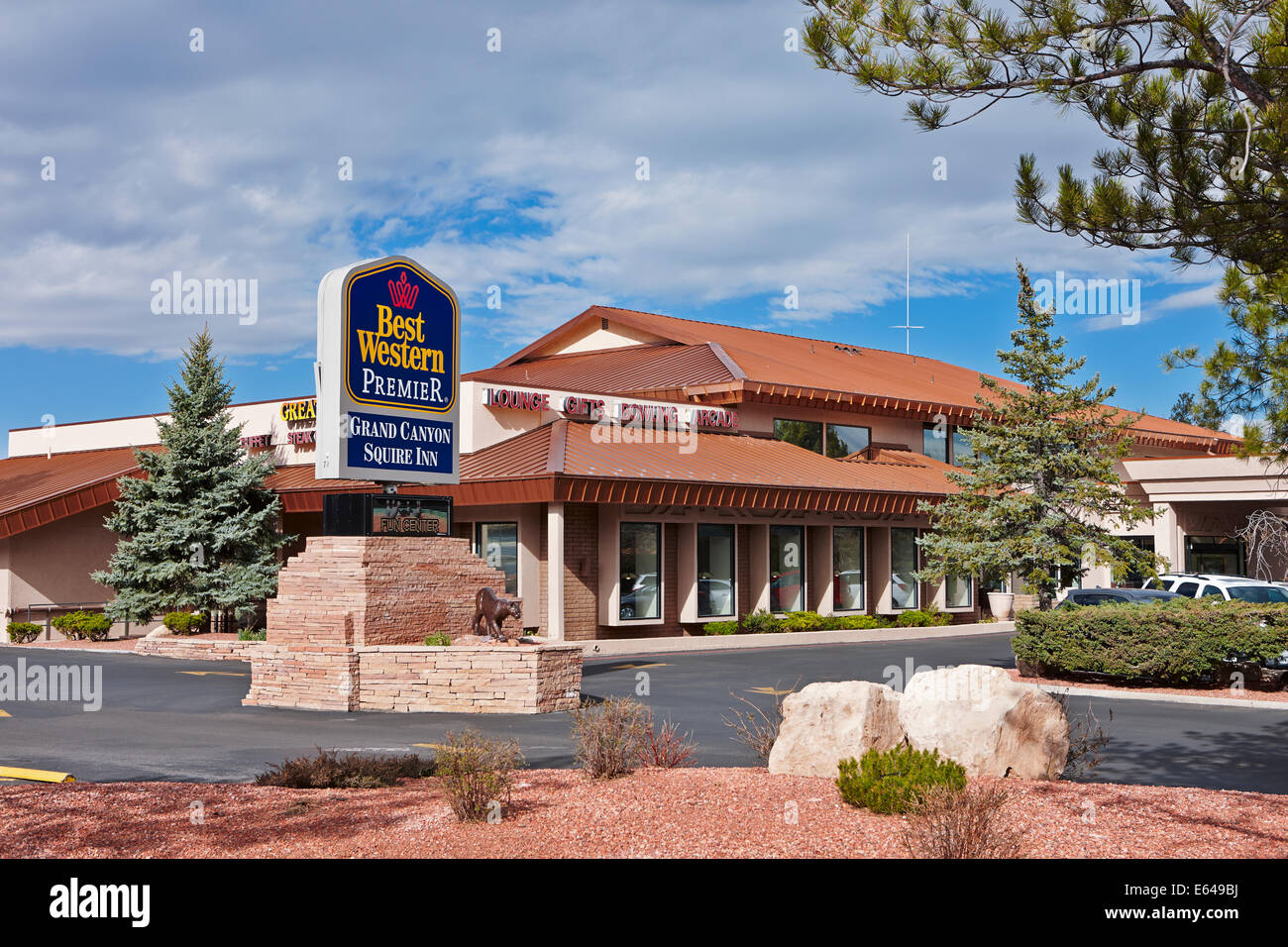 Exterior view of Best Western Grand Canyon Squire Inn hotel building in the Grand Canyon Village. Arizona, USA. Stock Photo