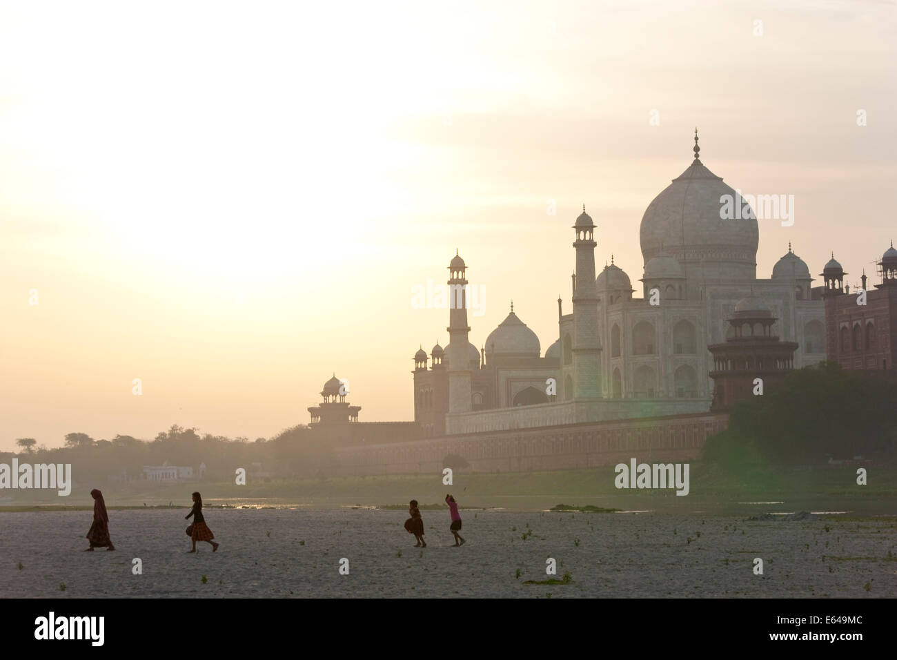 Taj Mahal on the banks of the River Yamuna, Agra, India Stock Photo