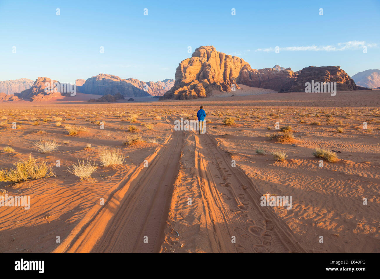 Tracks in the desert, Wadi Rum, Jordan Stock Photo