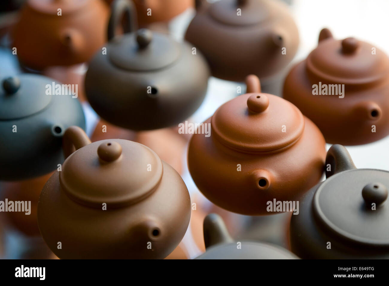 Teapots in Chinese tea shop Stock Photo - Alamy
