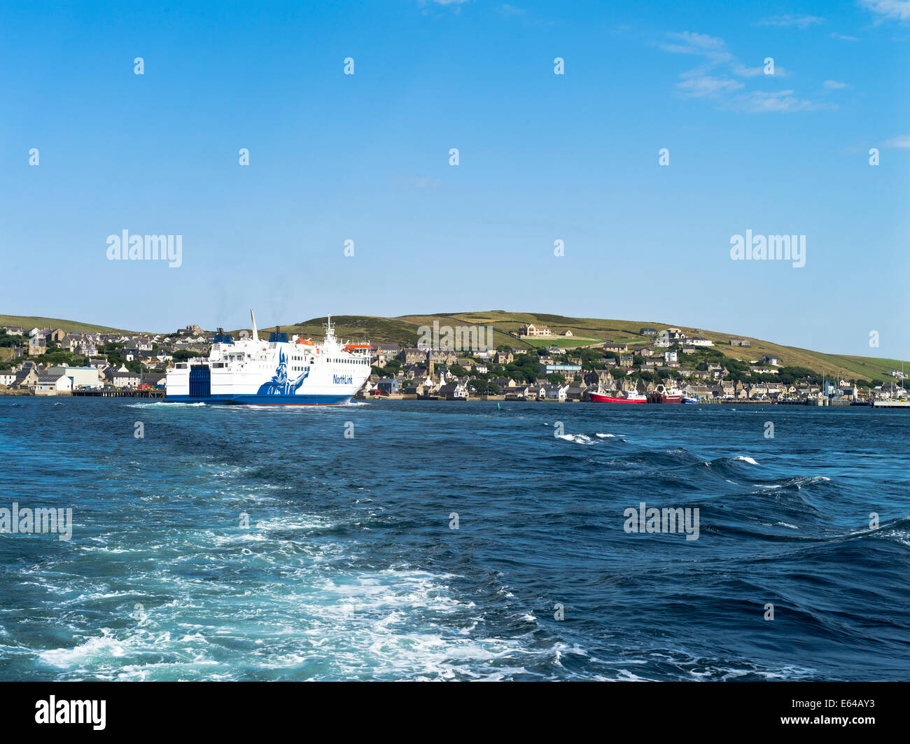 dh MV Hamnavoe ferry STROMNESS HARBOUR ORKNEY SCOTLAND Scottish Serco Northlink ferries arriving Stock Photo