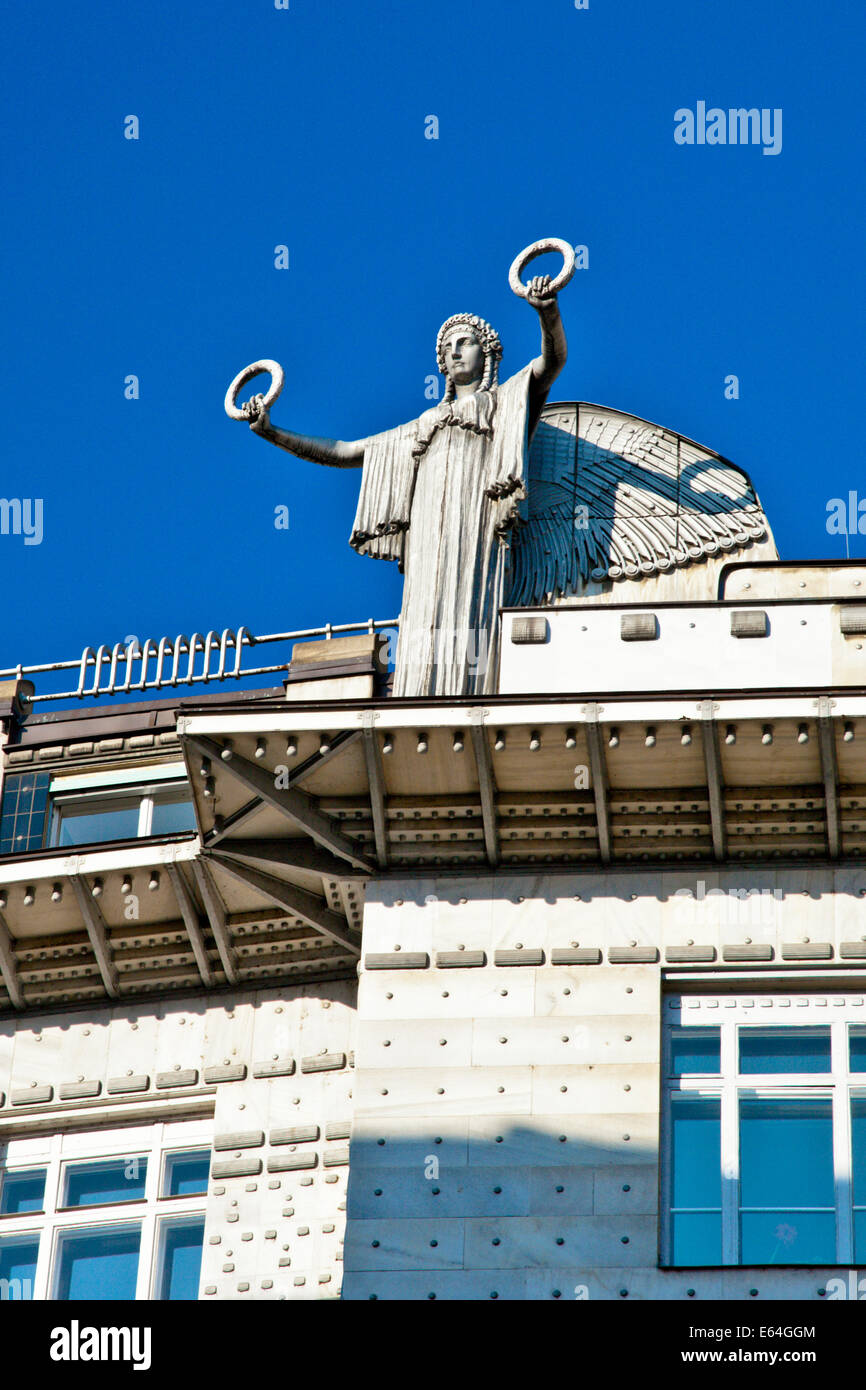 Viennese Secession architect Otto Wagner's 1901 Post Office Savings Bank (Österreichische Postsparkasse) roof detail. The massiv Stock Photo