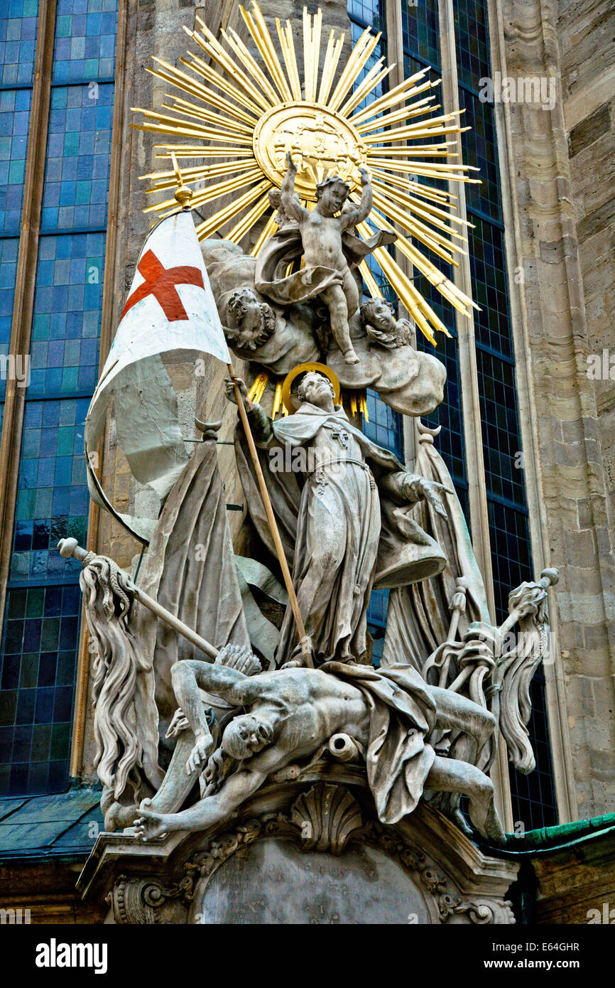 Johannes Capistrano exterior pulpit at Stephansdom; Vienna; Austria. Two motifs throughout historic Vienna are iconography comme Stock Photo
