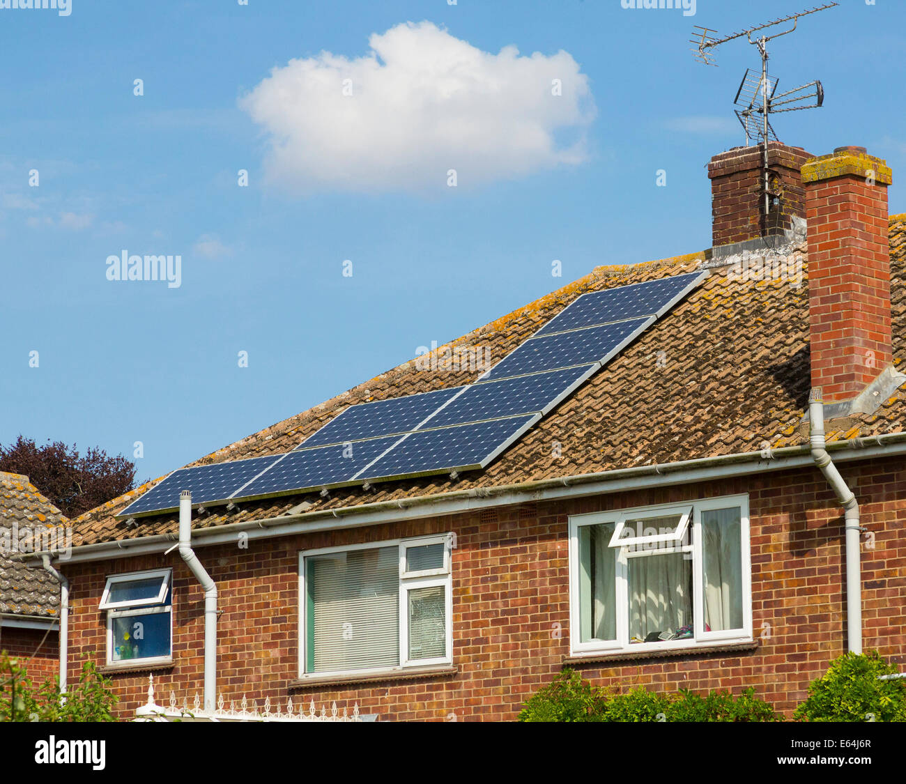 Domestic solar panels uk hires stock photography and images Alamy