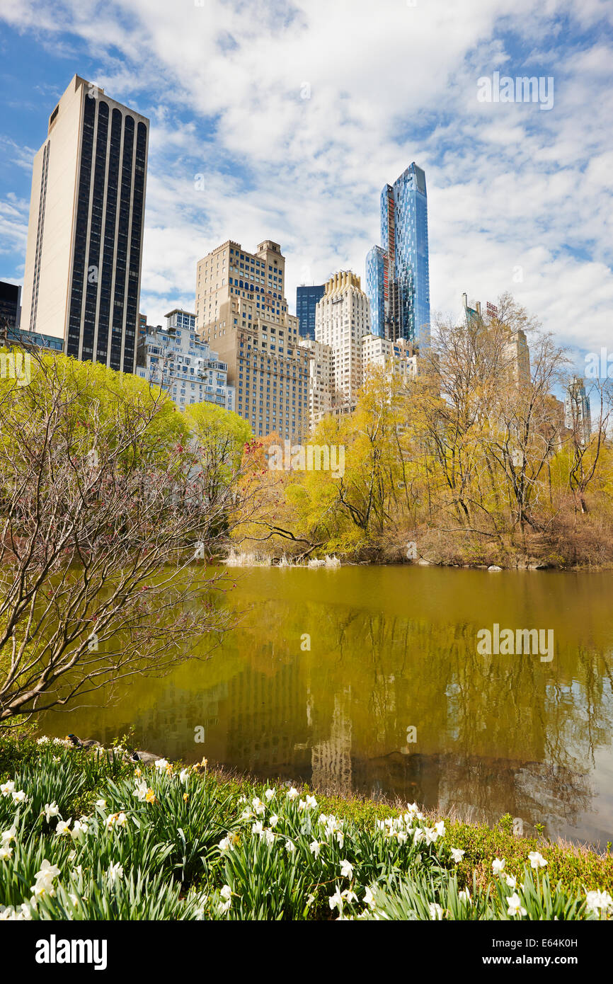New york central park spring hi-res stock photography and images - Alamy