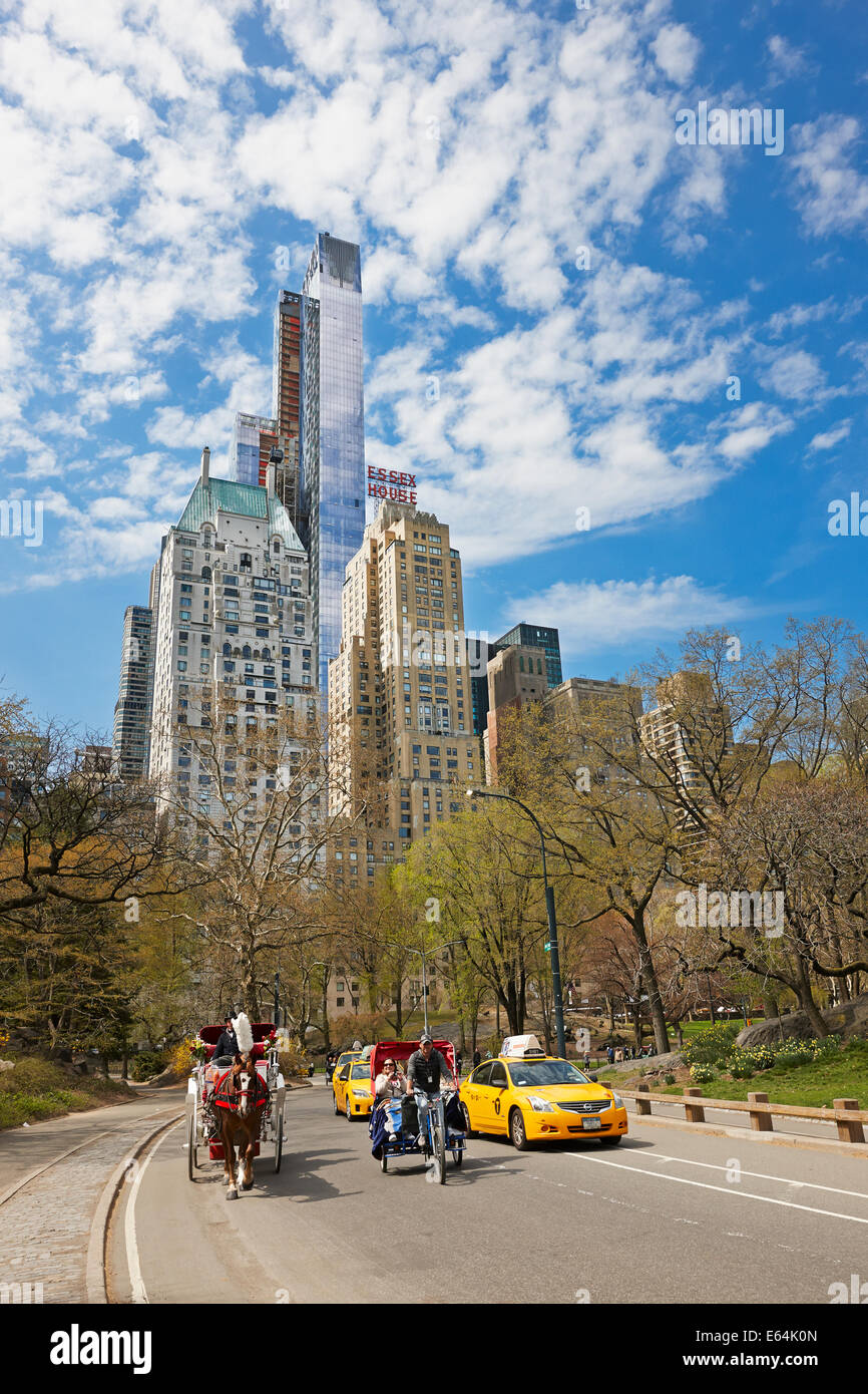 Street scene in Central Park. Manhattan, New York, USA Stock Photo - Alamy