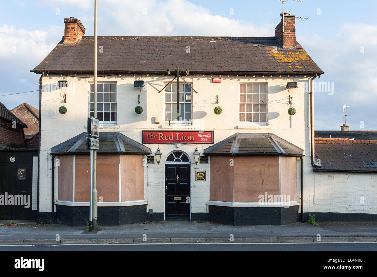 Closed pub hires stock photography and images Alamy