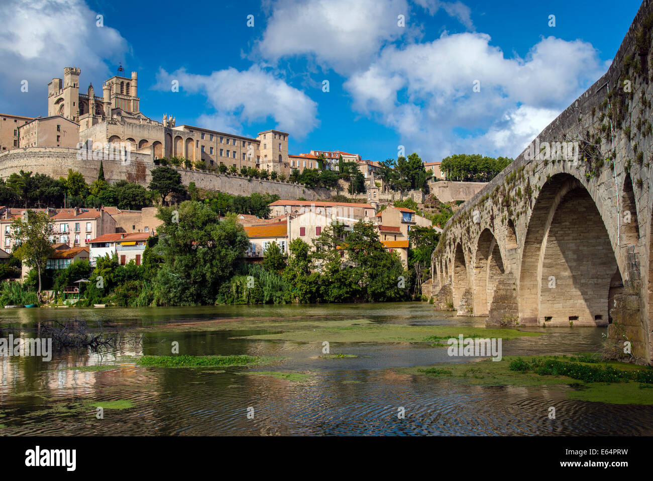 St. Nazaire Cathedral and Pont Vieux or Old Bridge, Beziers, Languedoc-Roussillon, France Stock Photo