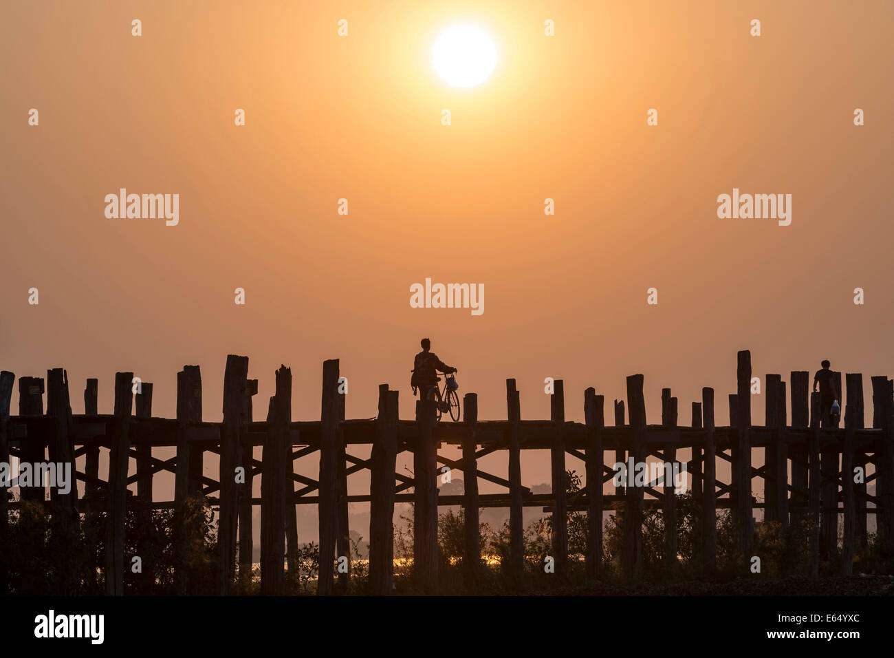 Burma bridge u bein bicycle hi-res stock photography and images - Alamy