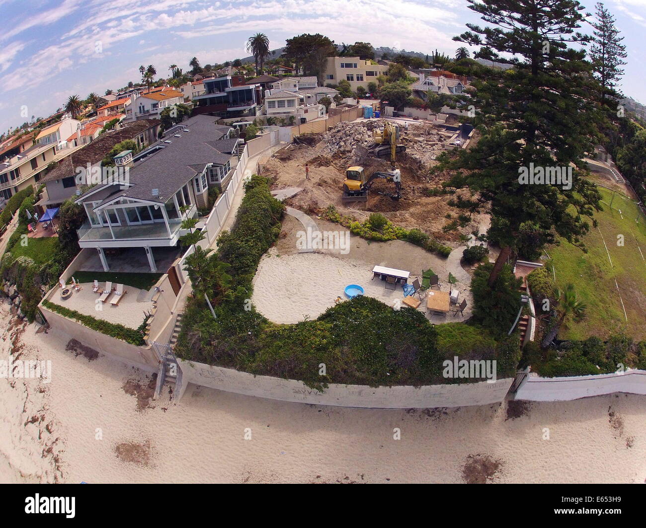 La Jolla, California, USA. 12th Aug, 2014. Aerial view of the La Jolla home  of former presidential candidate Mitt Romney, who bought the  3,000-square-foot oceanfront home for $12 million in 2008 and, image size:1300x1064