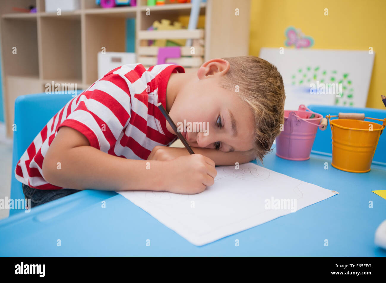 Cute little boy drawing at desk Stock Photo - Alamy