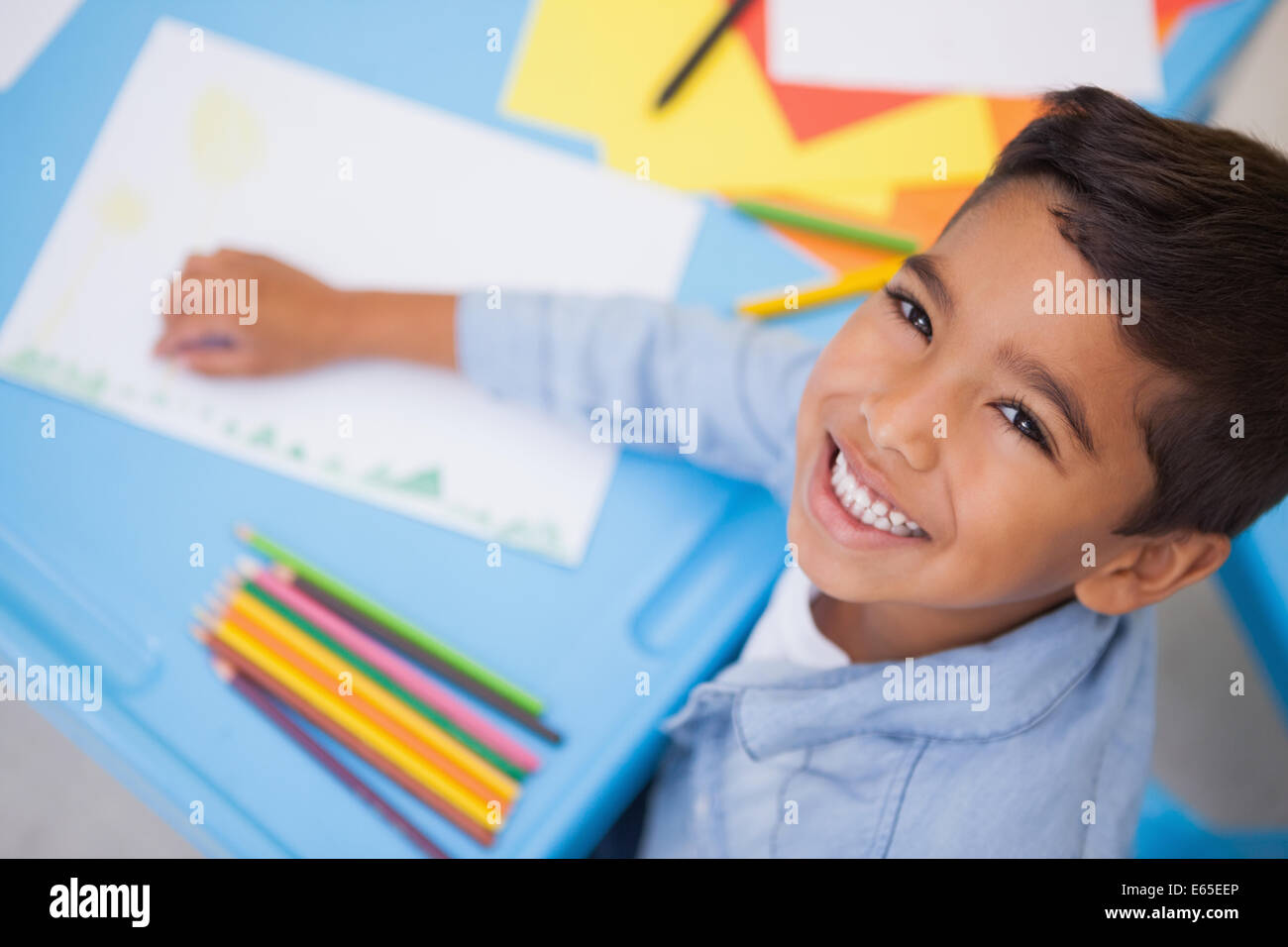 Cute little boy drawing at desk Stock Photo - Alamy