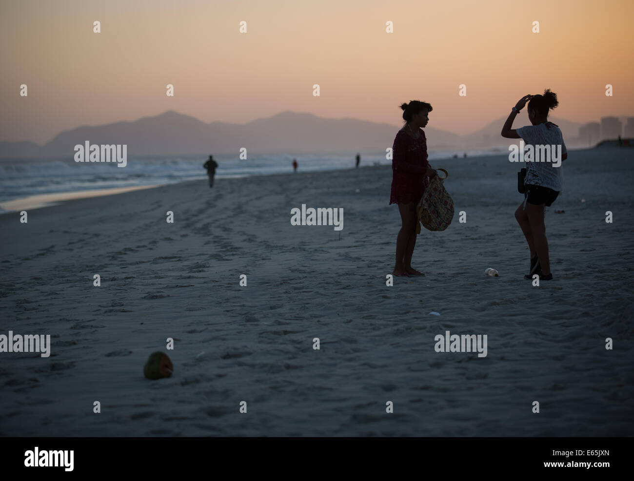 Rio de Janeiro, Brazil. 6th Aug, 2014. The sun sets above Barra beach in Rio de Janeiro, Brazil, 6 August 2014. The 2016 summer olympics are going to be carried out in Rio de Janeiro. Photo: Michael Kappeler/dpa/Alamy Live News Stock Photo