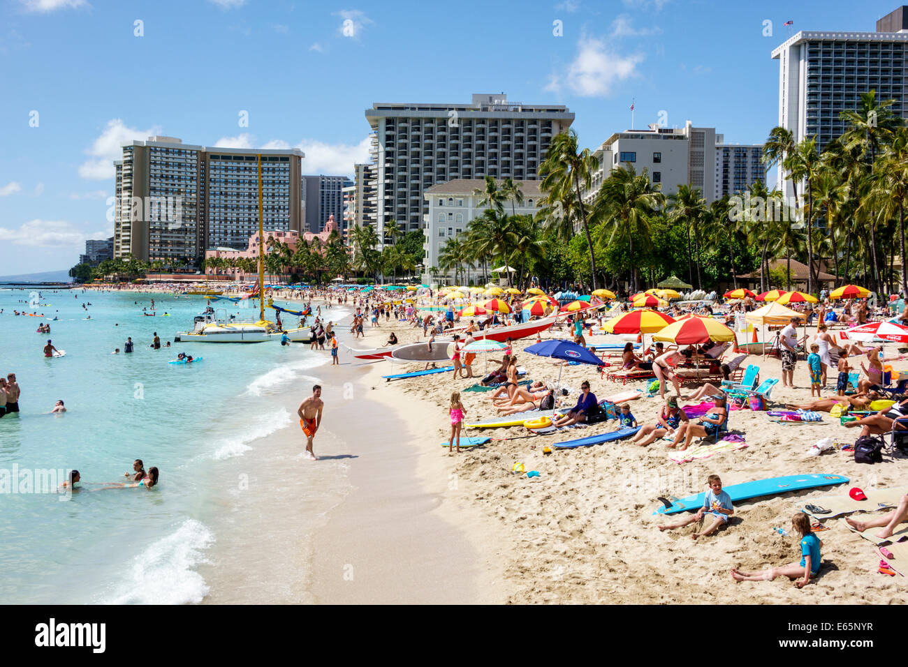 Honolulu Hawaii,Oahu,Hawaiian,Waikiki Beach,resort,Kuhio Beach State Park,Pacific Ocean,sunbathers,umbrellas,families,crowded,Sheraton Waikiki,hotel,O Stock Photo