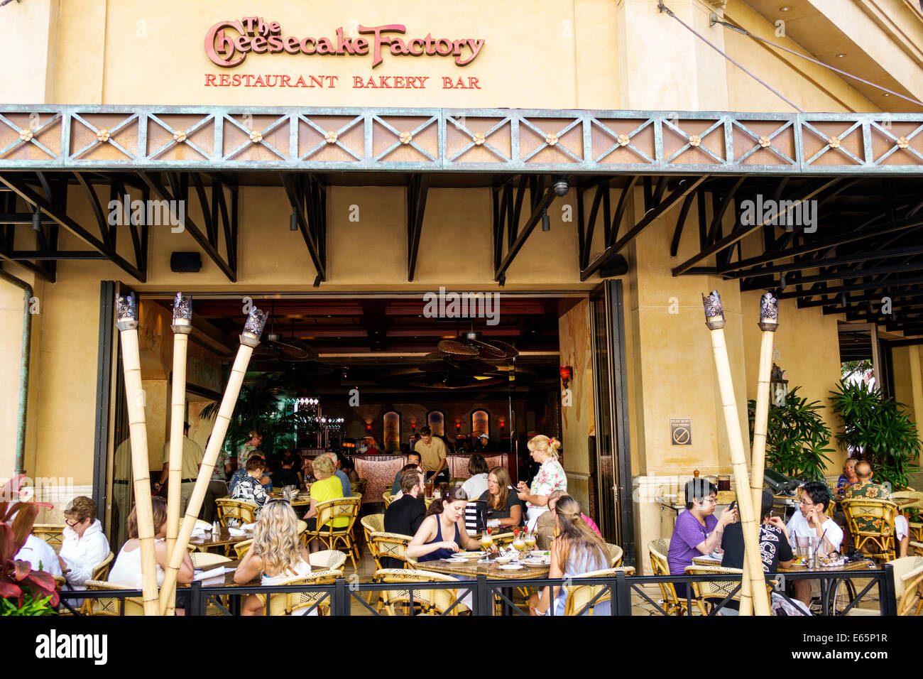 Honolulu Hawaii,Oahu,Hawaiian,Waikiki Beach,resort,Kalakaua Avenue,The Cheesecake Factory,restaurant restaurants food dining cafe cafes,al fresco side Stock Photo