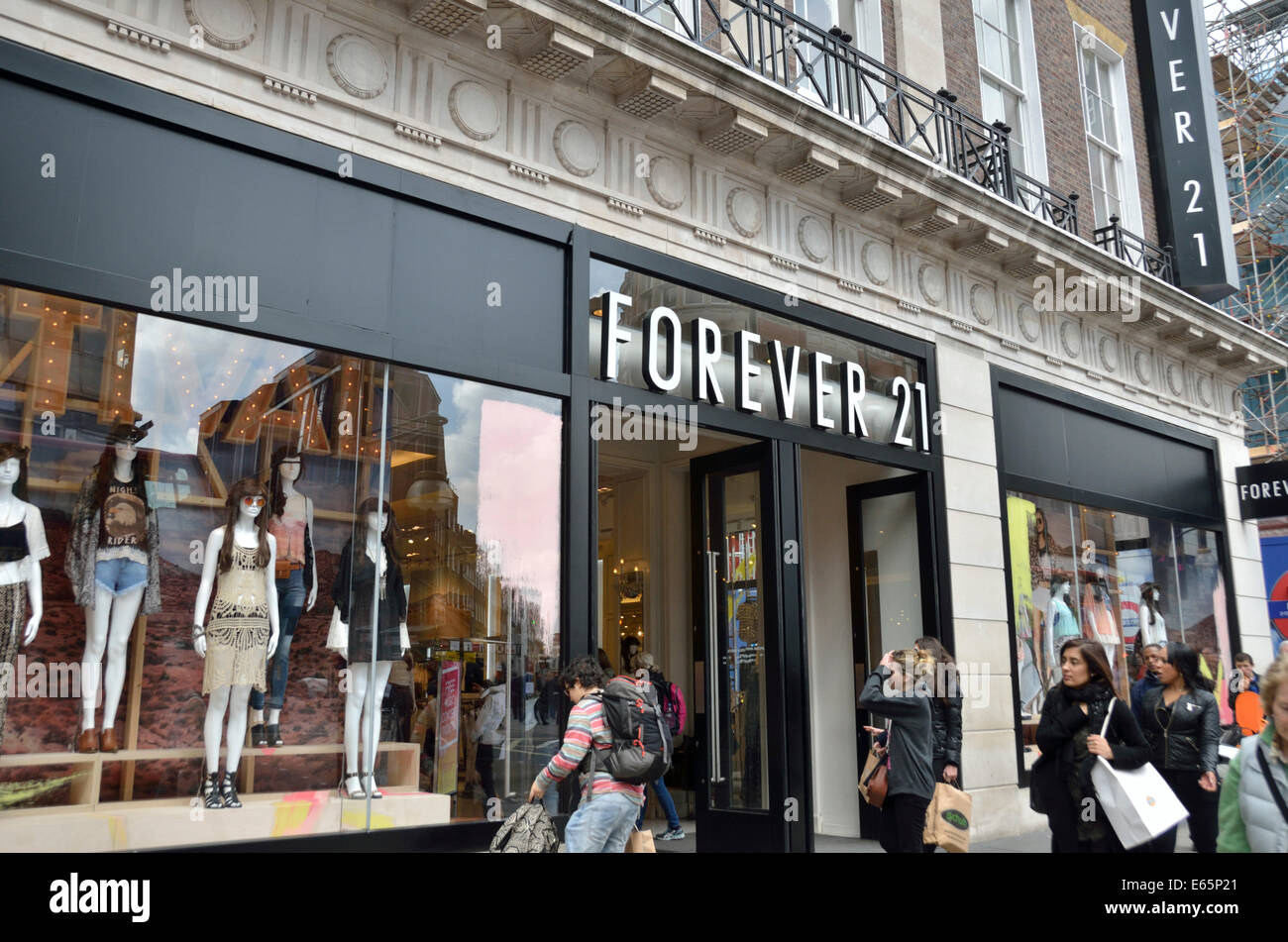 Forever 21 fashion store in Oxford Street, London, UK Stock Photo - Alamy